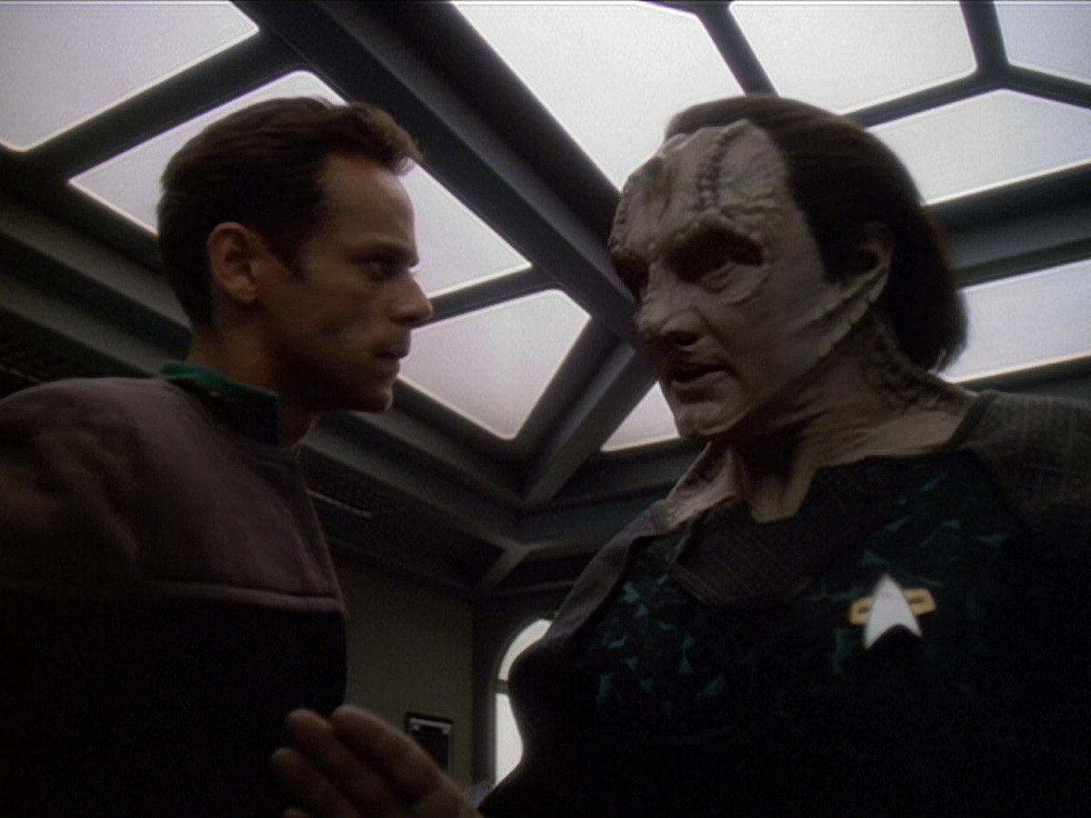 extant_StarTrek_DS9_6x01-ATimeToStand_00322.jpg