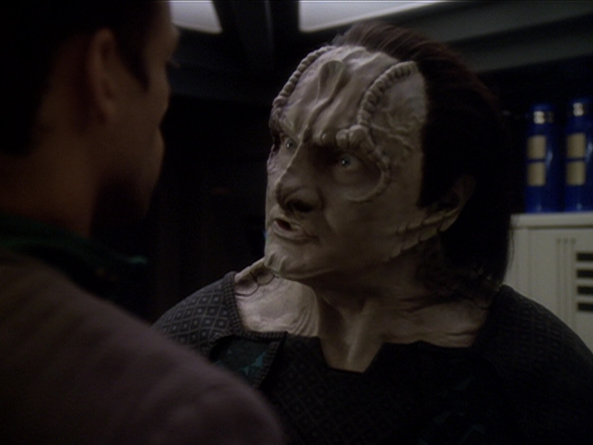extant_StarTrek_DS9_6x01-ATimeToStand_00335.jpg