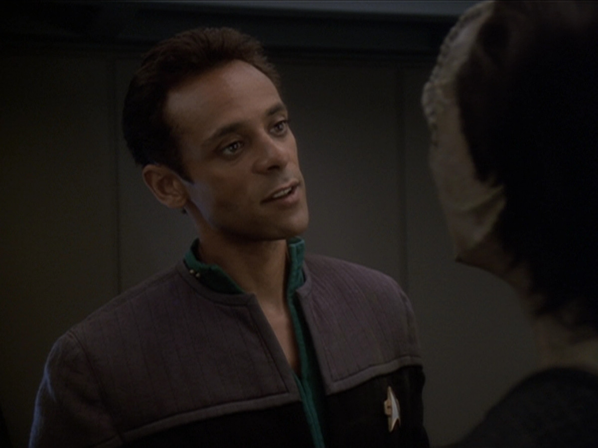 extant_StarTrek_DS9_6x01-ATimeToStand_00341.jpg