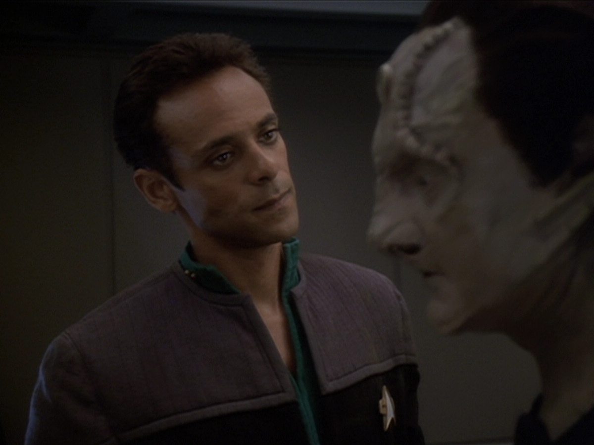 extant_StarTrek_DS9_6x01-ATimeToStand_00343.jpg