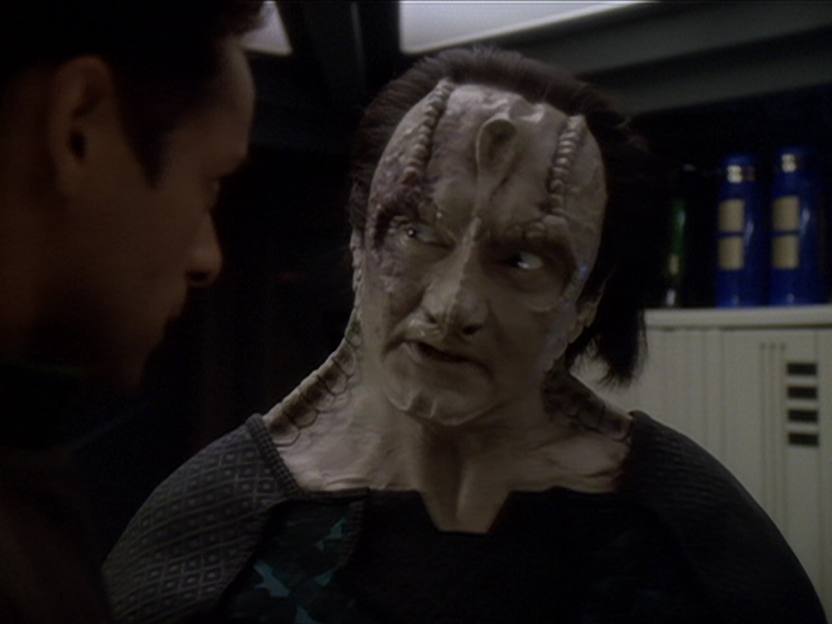 extant_StarTrek_DS9_6x01-ATimeToStand_00345.jpg