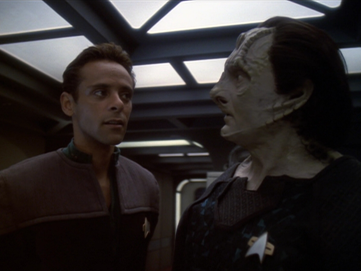 extant_StarTrek_DS9_6x01-ATimeToStand_00349.jpg