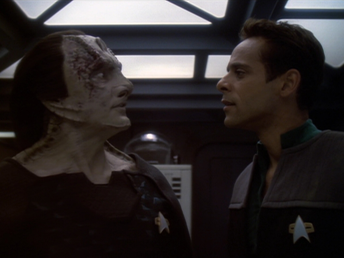 extant_StarTrek_DS9_6x01-ATimeToStand_00361.jpg