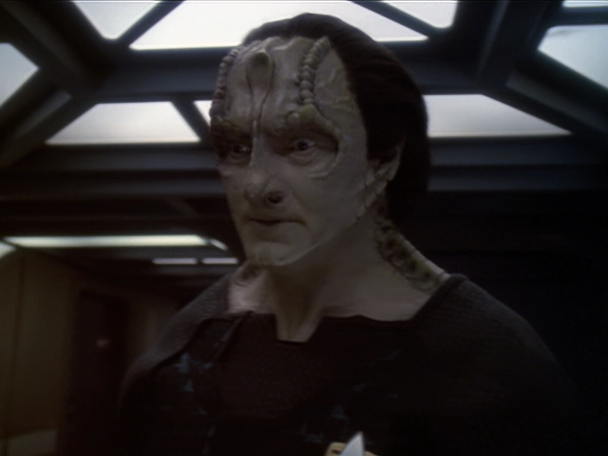 extant_StarTrek_DS9_6x01-ATimeToStand_00368.jpg