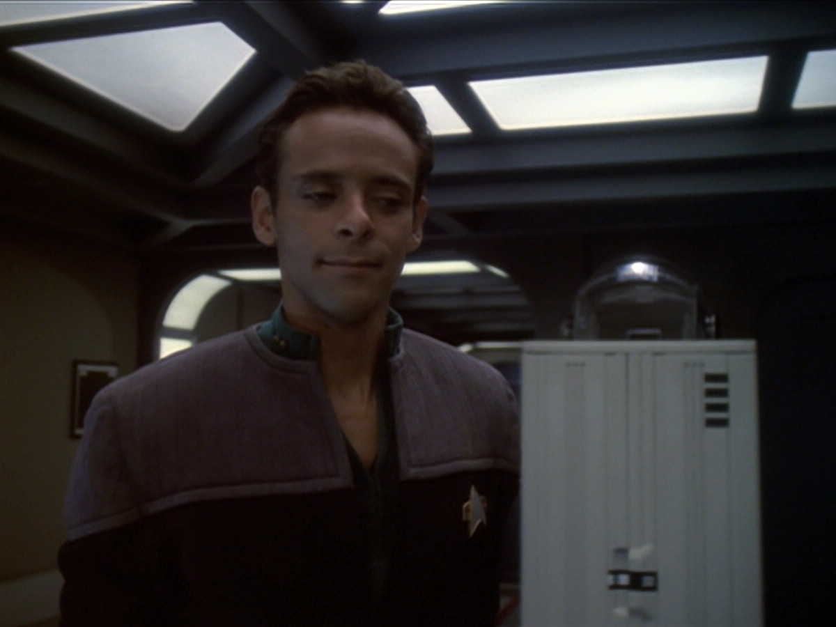 extant_StarTrek_DS9_6x01-ATimeToStand_00407.jpg