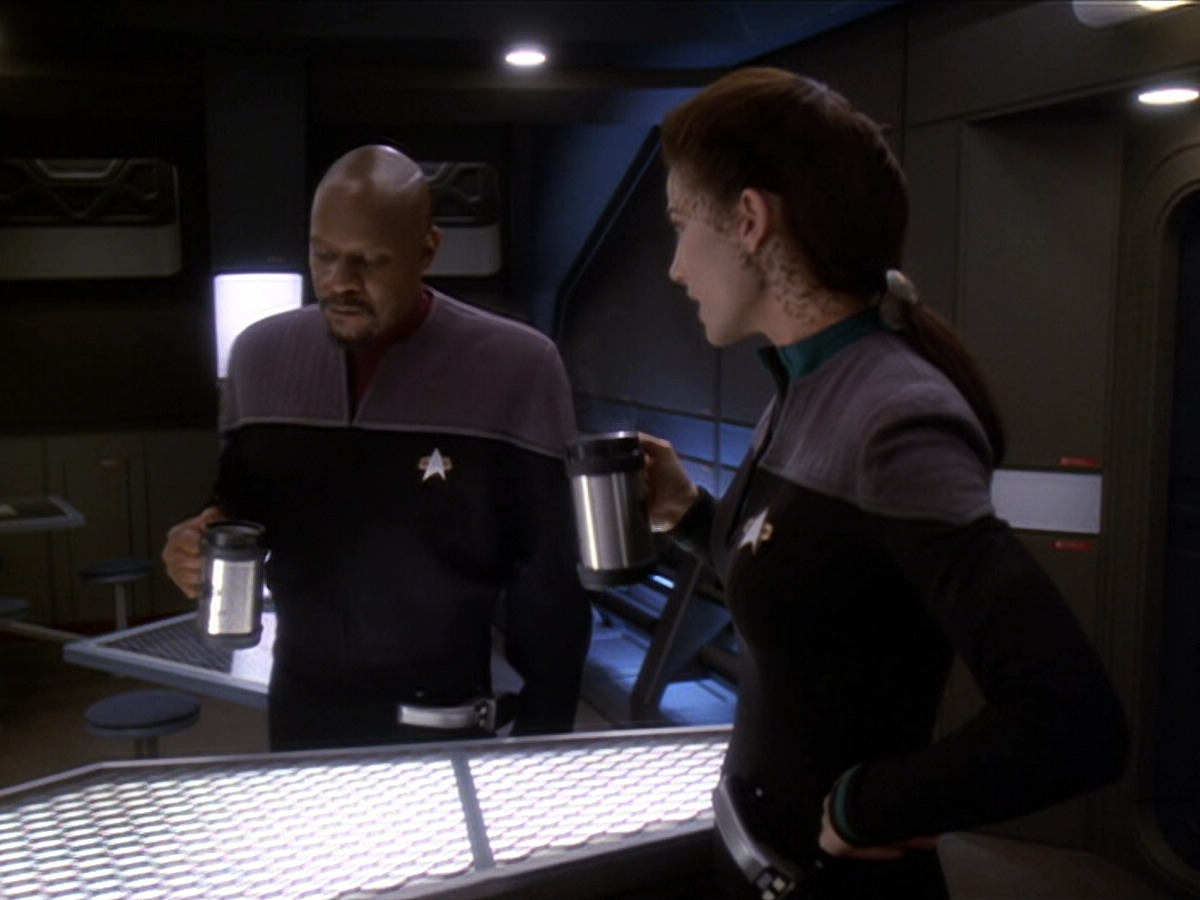 extant_StarTrek_DS9_6x01-ATimeToStand_00416.jpg