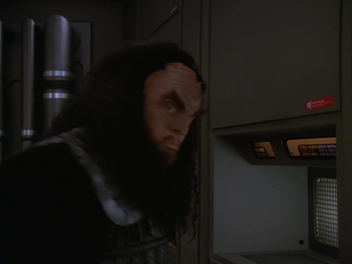 extant_StarTrek_DS9_6x01-ATimeToStand_00447.jpg