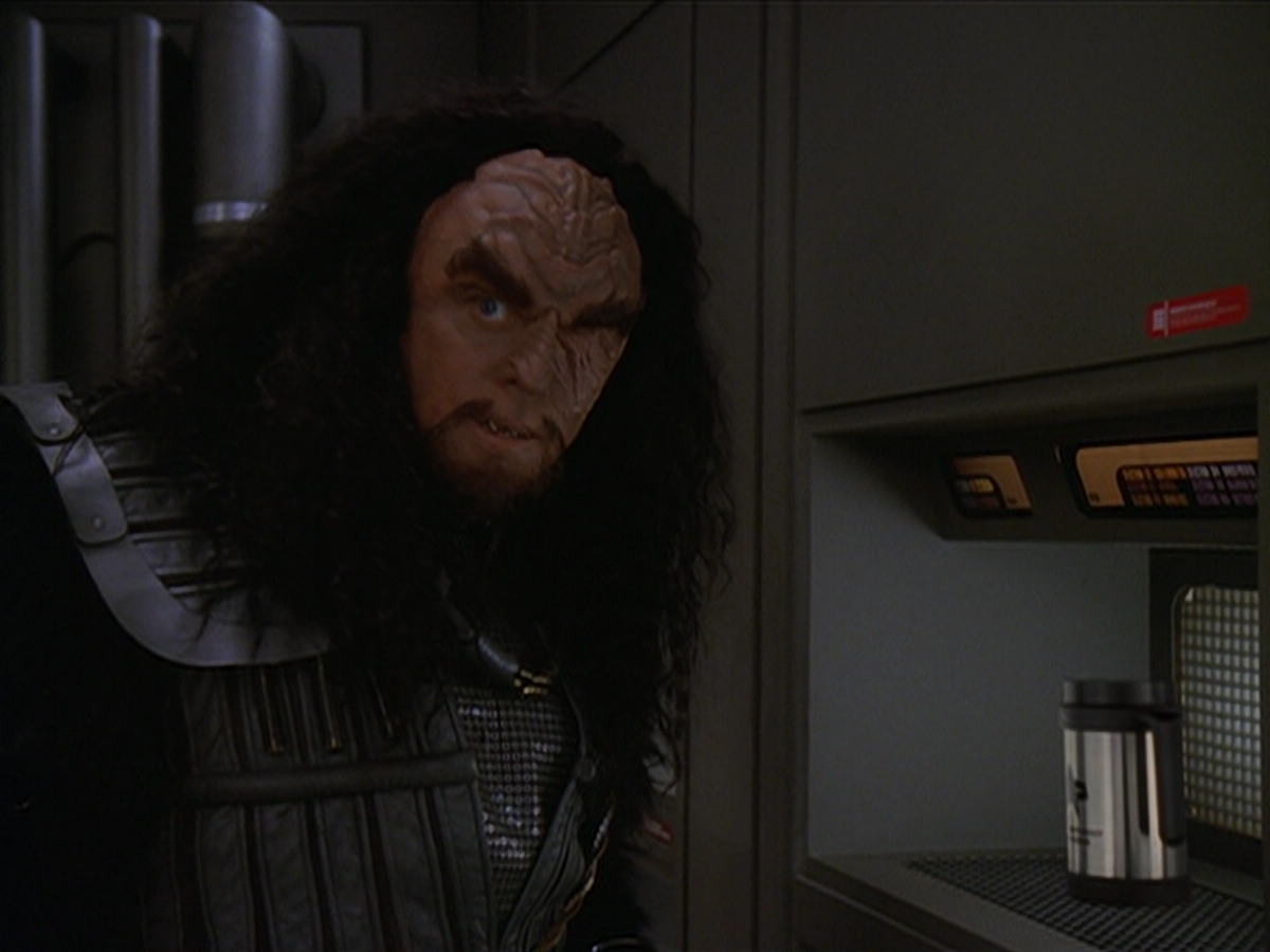 extant_StarTrek_DS9_6x01-ATimeToStand_00451.jpg