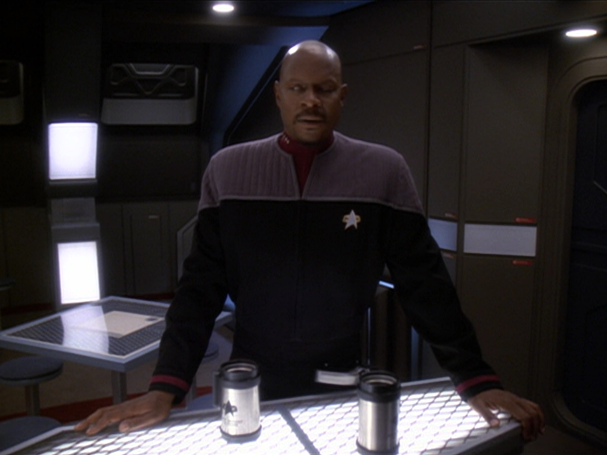 extant_StarTrek_DS9_6x01-ATimeToStand_00452.jpg
