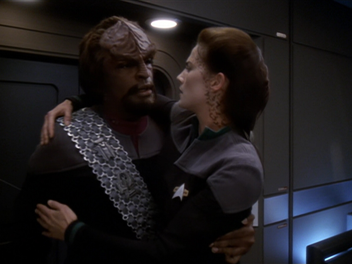 extant_StarTrek_DS9_6x01-ATimeToStand_00458.jpg