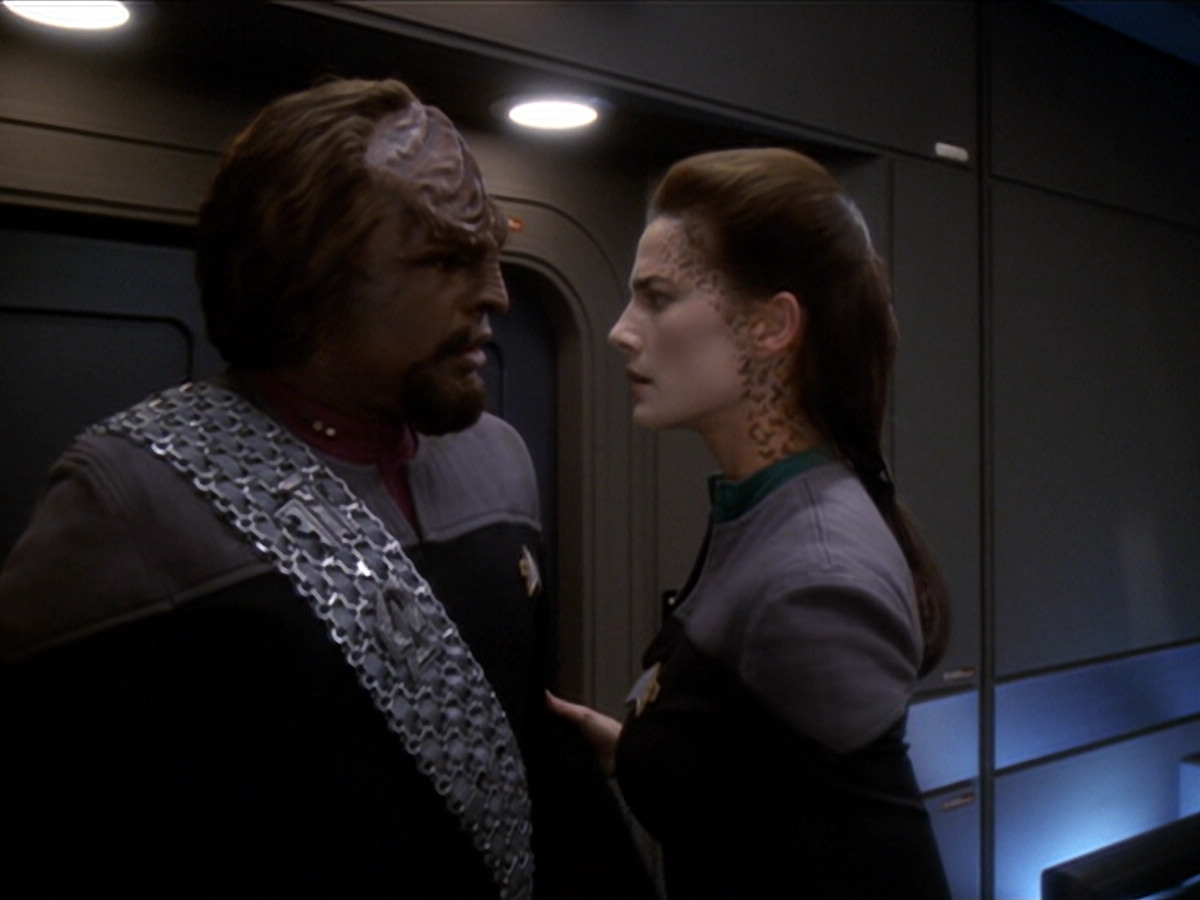 extant_StarTrek_DS9_6x01-ATimeToStand_00460.jpg