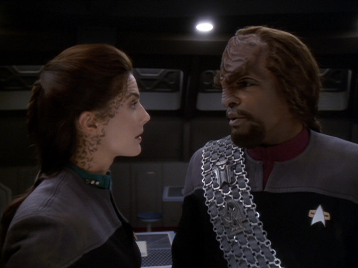 extant_StarTrek_DS9_6x01-ATimeToStand_00469.jpg