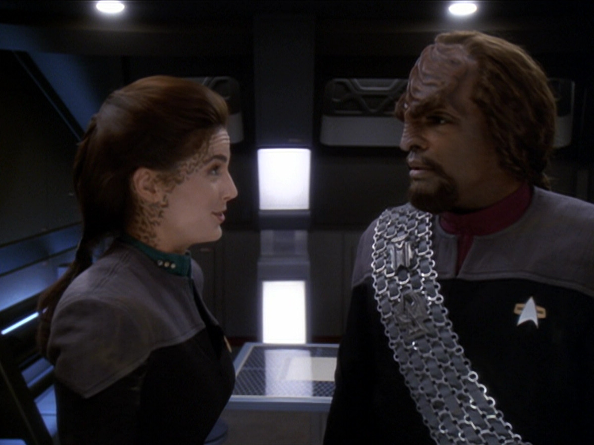 extant_StarTrek_DS9_6x01-ATimeToStand_00479.jpg