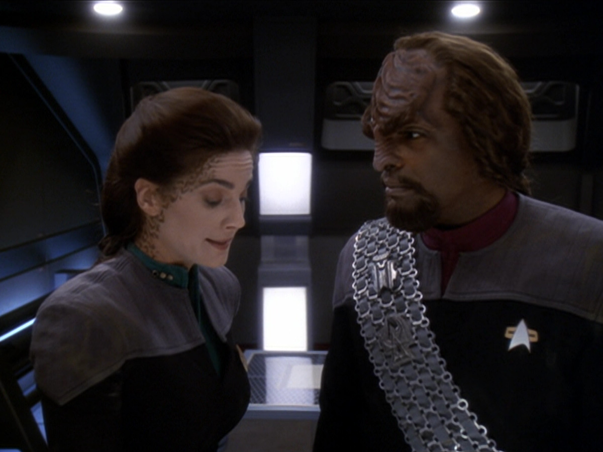 extant_StarTrek_DS9_6x01-ATimeToStand_00490.jpg