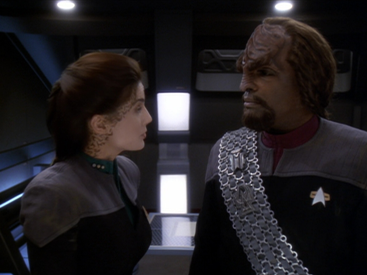 extant_StarTrek_DS9_6x01-ATimeToStand_00495.jpg