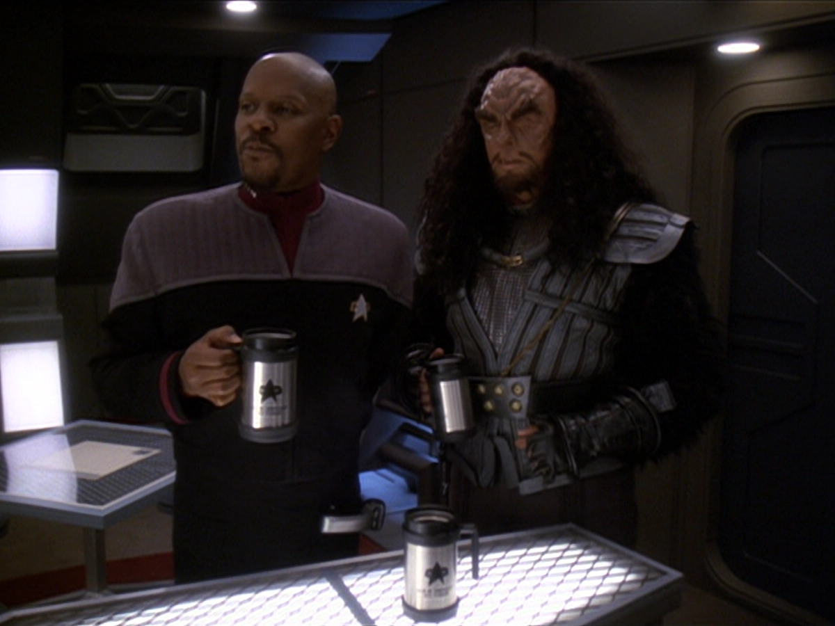 extant_StarTrek_DS9_6x01-ATimeToStand_00525.jpg