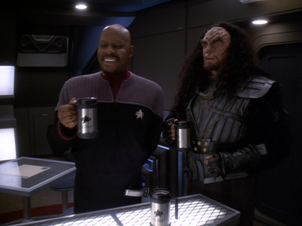 extant_StarTrek_DS9_6x01-ATimeToStand_00530.jpg