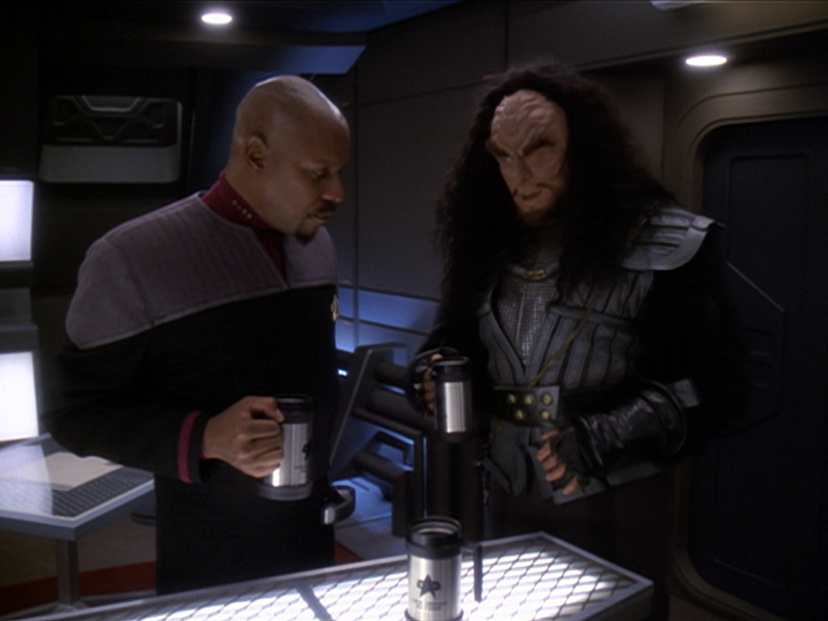 extant_StarTrek_DS9_6x01-ATimeToStand_00538.jpg