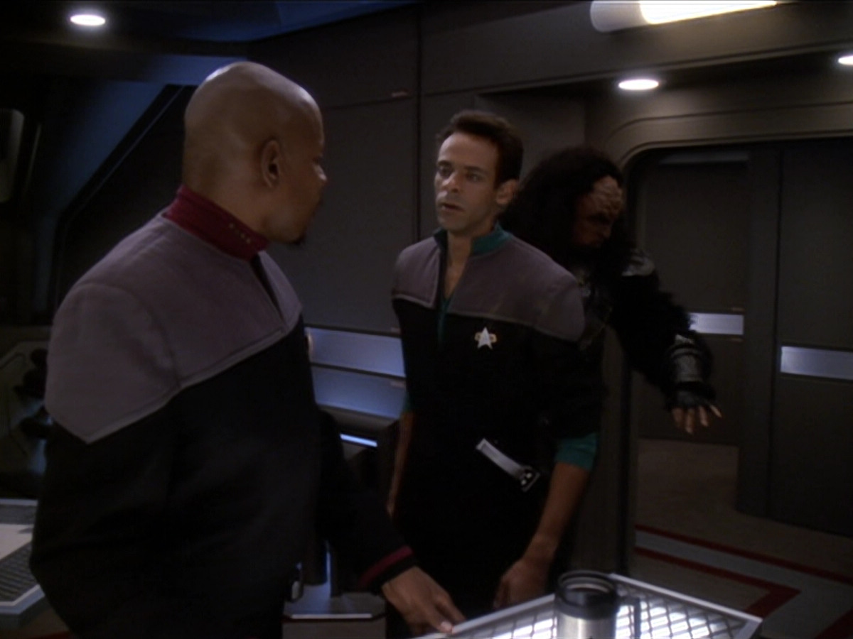extant_StarTrek_DS9_6x01-ATimeToStand_00550.jpg