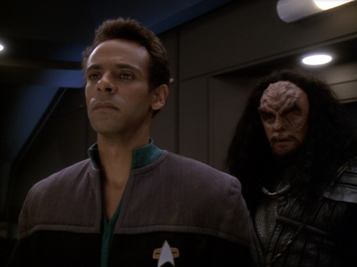 extant_StarTrek_DS9_6x01-ATimeToStand_00562.jpg
