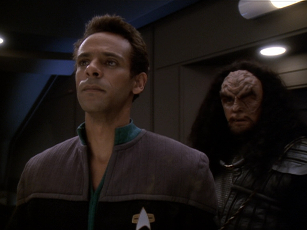 extant_StarTrek_DS9_6x01-ATimeToStand_00565.jpg