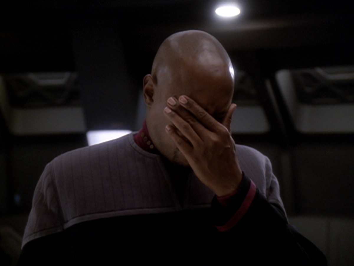 extant_StarTrek_DS9_6x01-ATimeToStand_00579.jpg