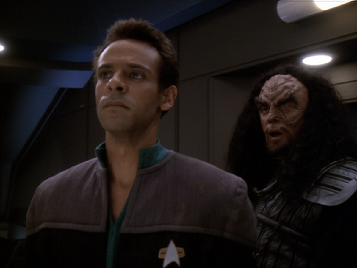 extant_StarTrek_DS9_6x01-ATimeToStand_00581.jpg