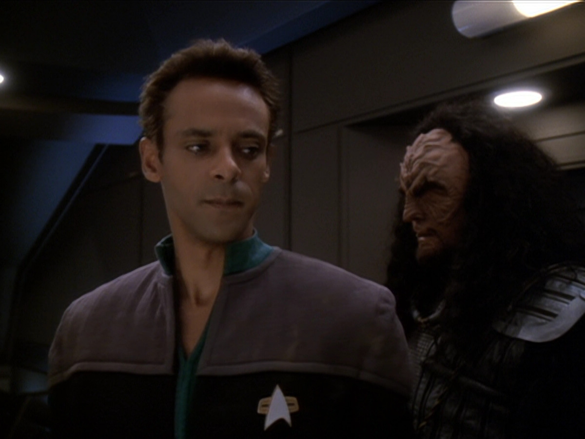 extant_StarTrek_DS9_6x01-ATimeToStand_00595.jpg