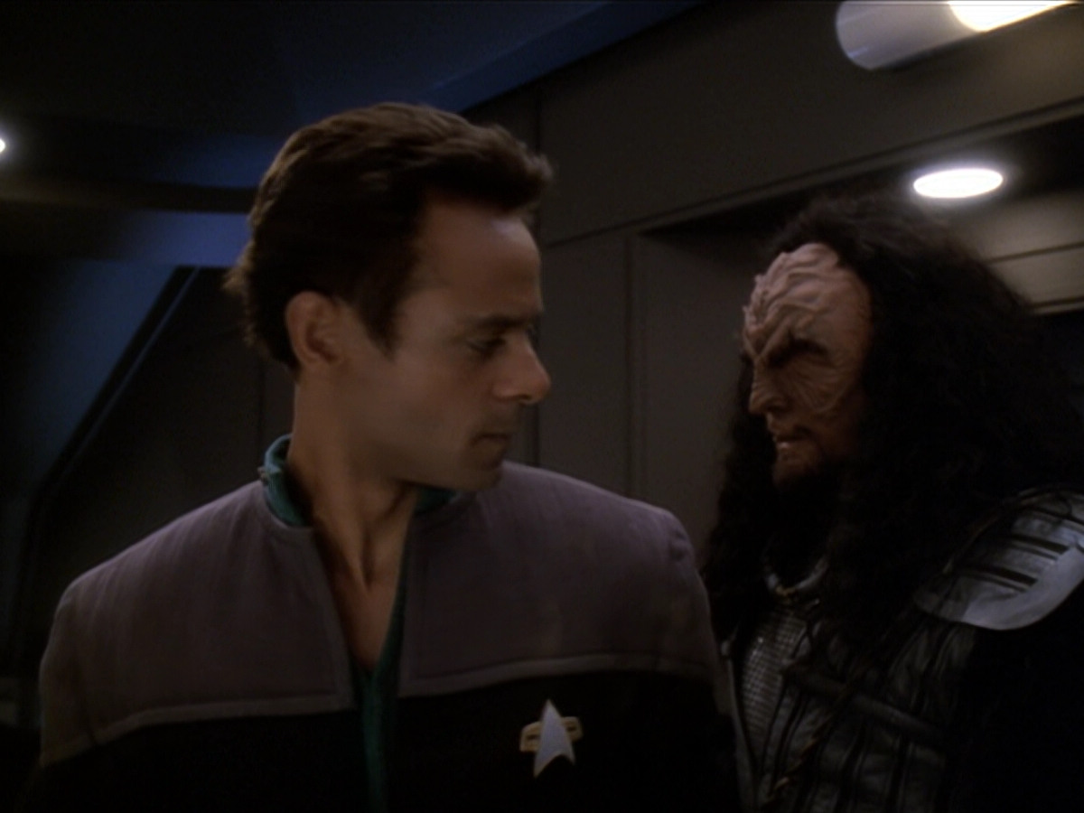 extant_StarTrek_DS9_6x01-ATimeToStand_00596.jpg