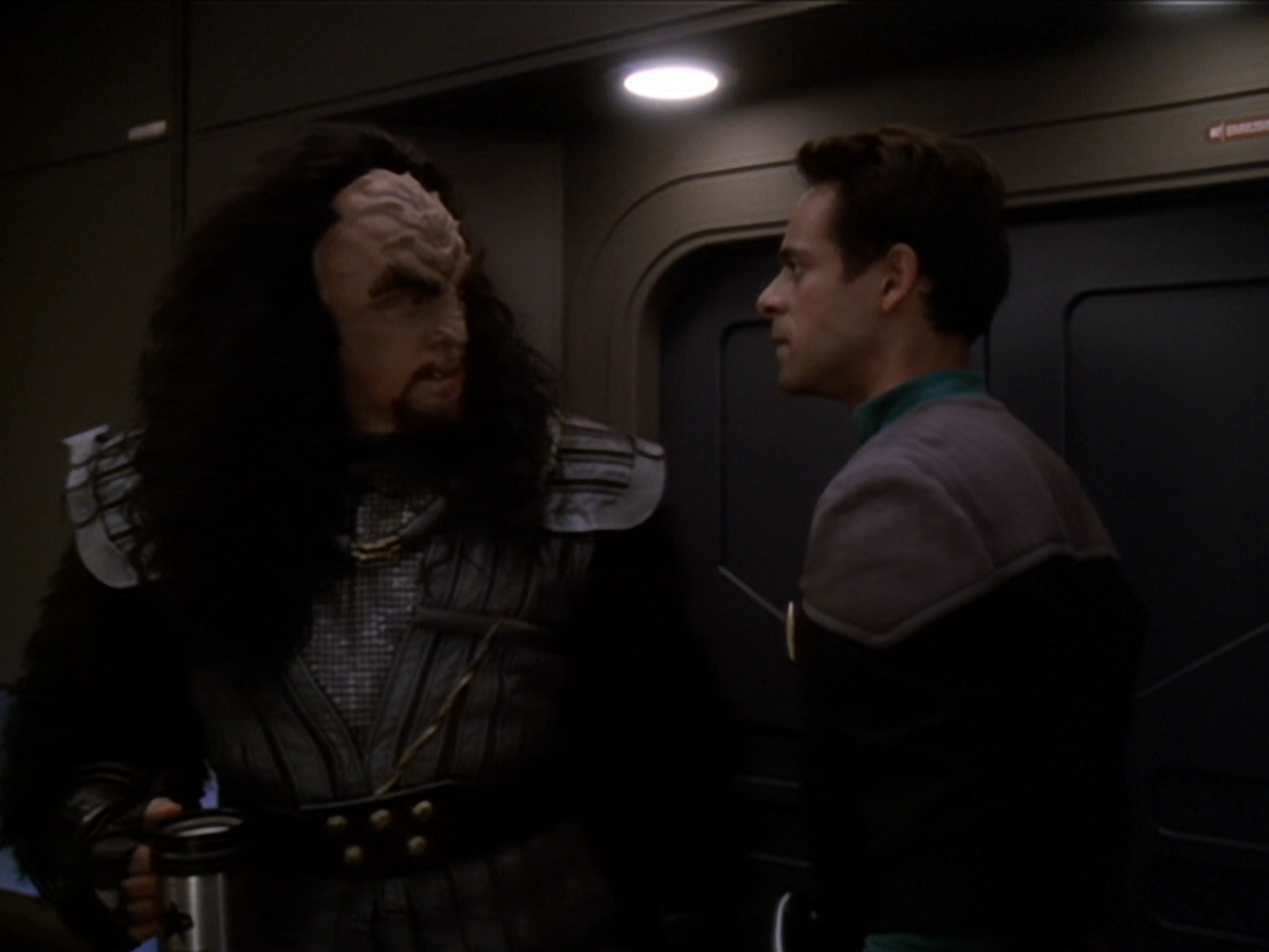 extant_StarTrek_DS9_6x01-ATimeToStand_00603.jpg