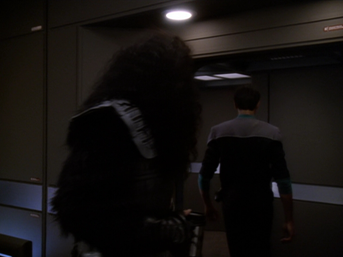extant_StarTrek_DS9_6x01-ATimeToStand_00607.jpg