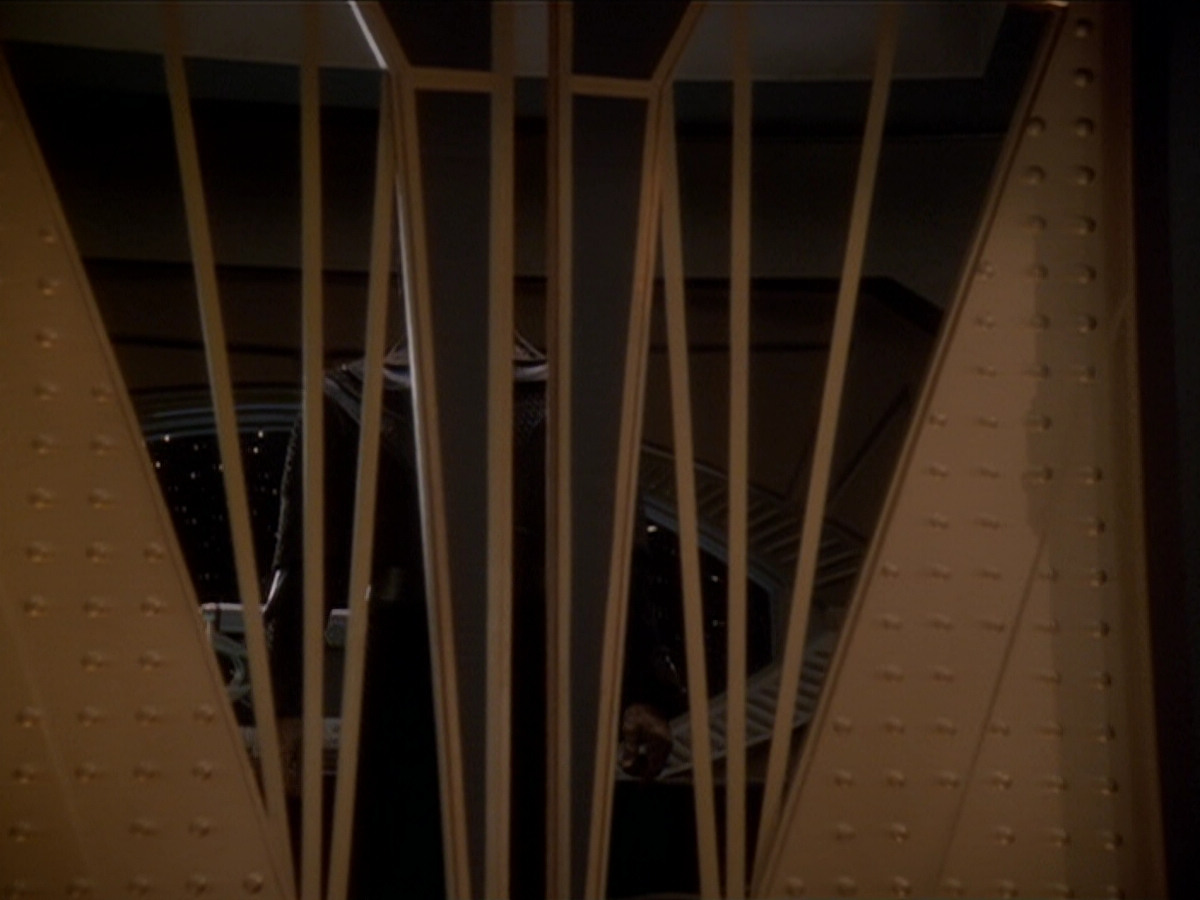 extant_StarTrek_DS9_6x01-ATimeToStand_00796.jpg