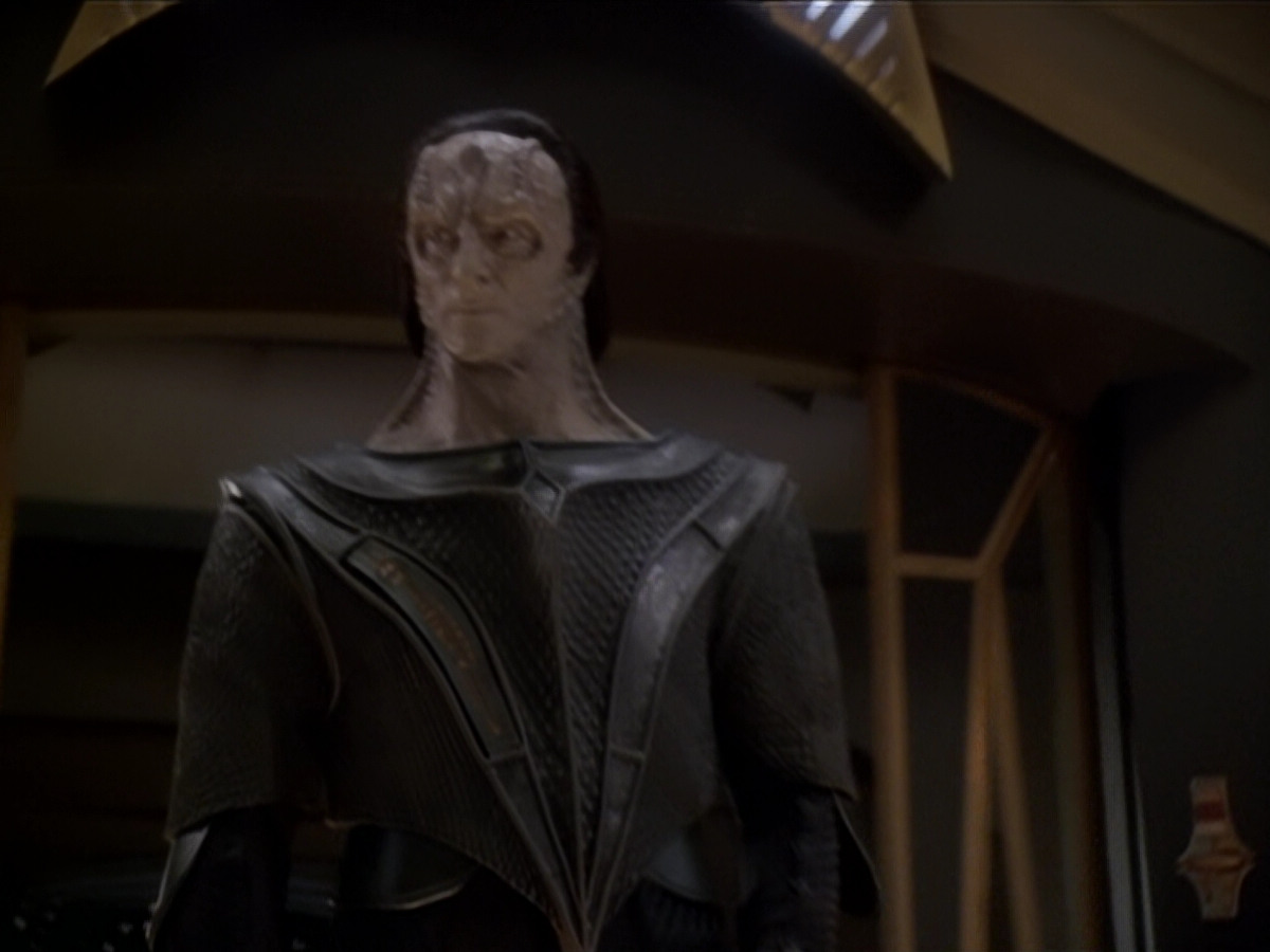 extant_StarTrek_DS9_6x01-ATimeToStand_00802.jpg