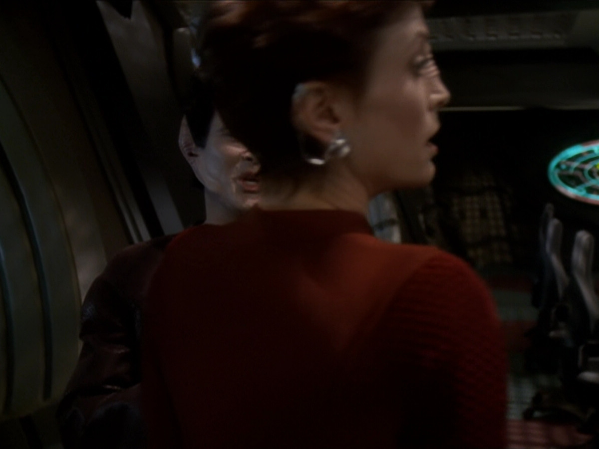 extant_StarTrek_DS9_6x01-ATimeToStand_00834.jpg
