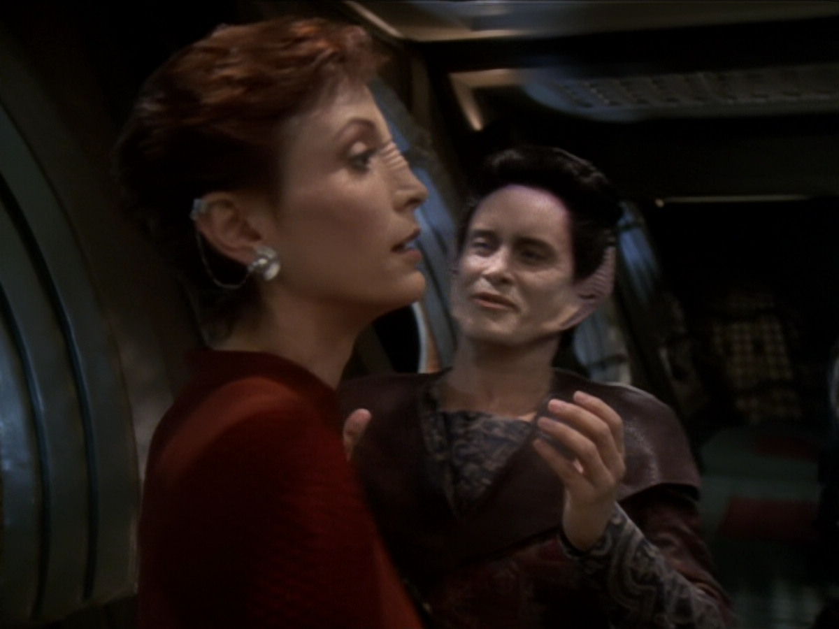 extant_StarTrek_DS9_6x01-ATimeToStand_00835.jpg
