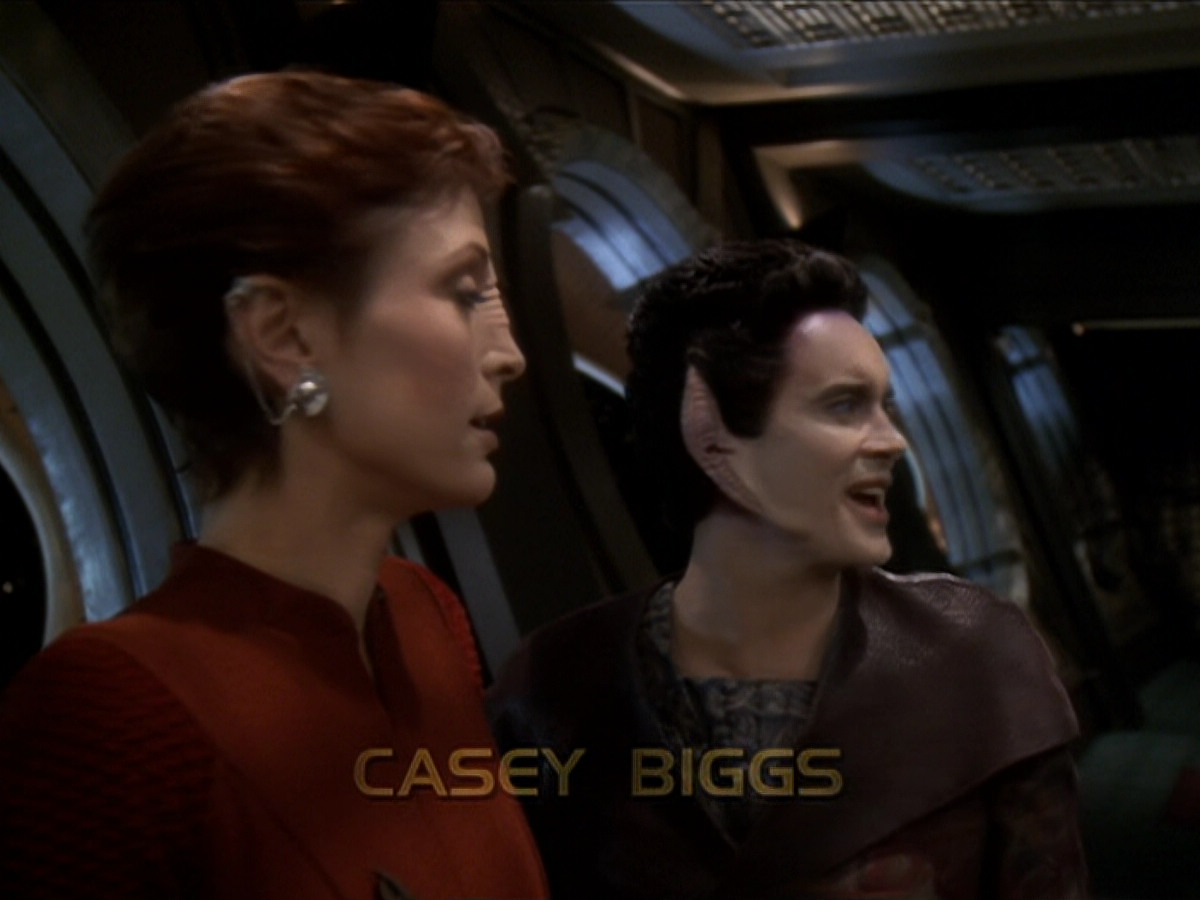 extant_StarTrek_DS9_6x01-ATimeToStand_00839.jpg