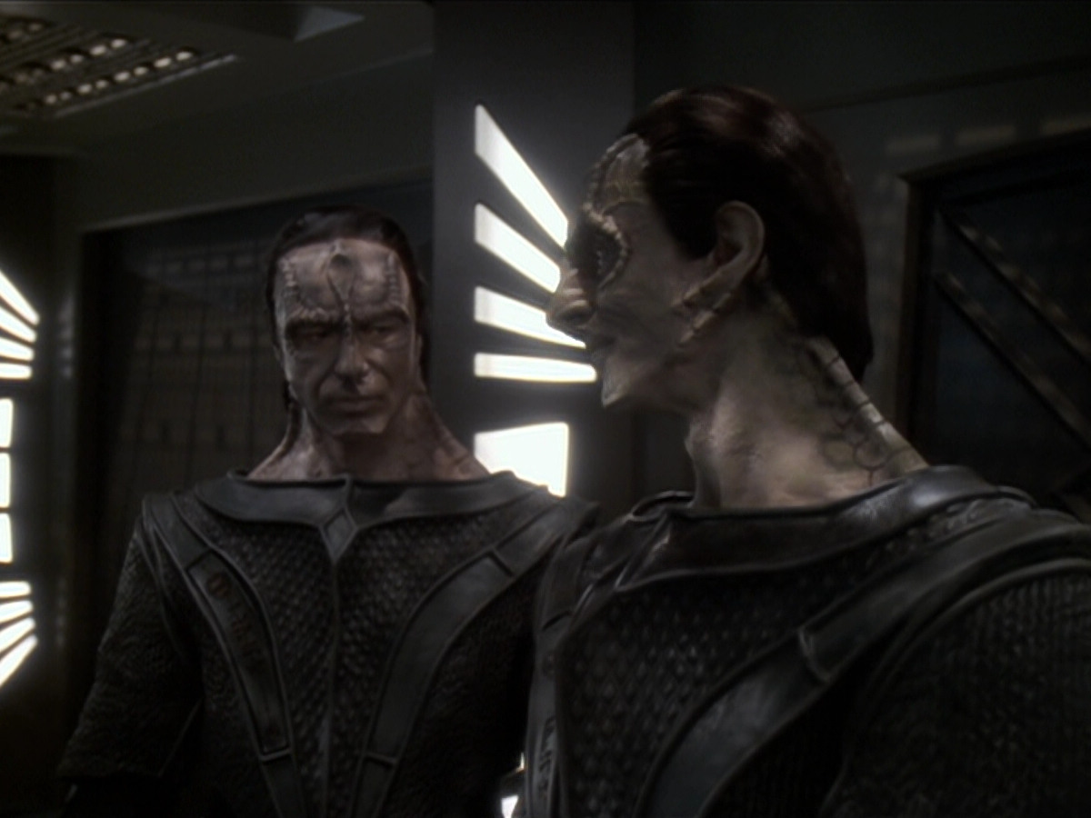 extant_StarTrek_DS9_6x01-ATimeToStand_00850.jpg