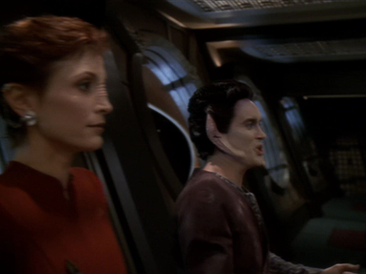 extant_StarTrek_DS9_6x01-ATimeToStand_00854.jpg