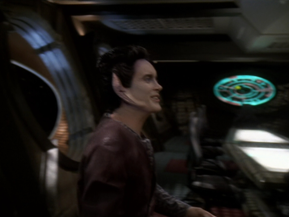 extant_StarTrek_DS9_6x01-ATimeToStand_00855.jpg
