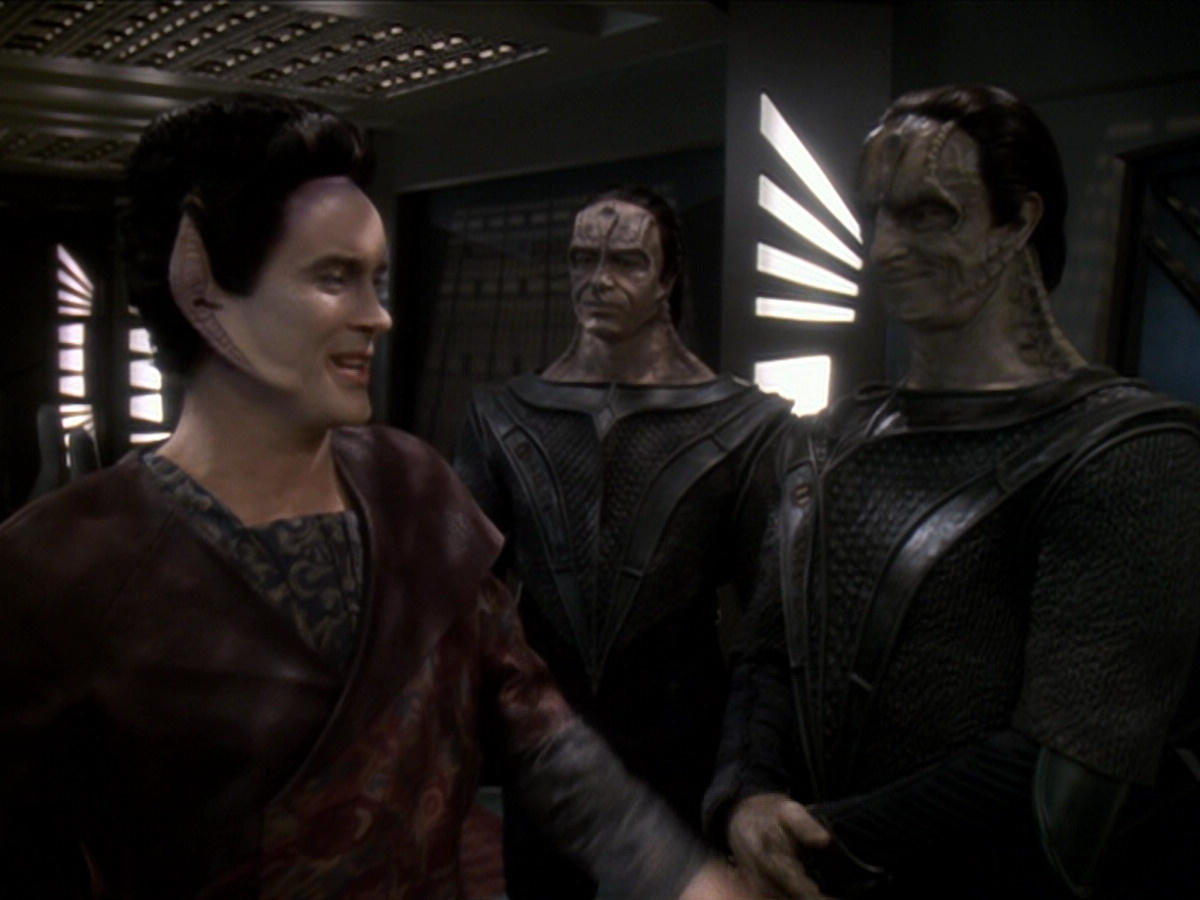 extant_StarTrek_DS9_6x01-ATimeToStand_00868.jpg