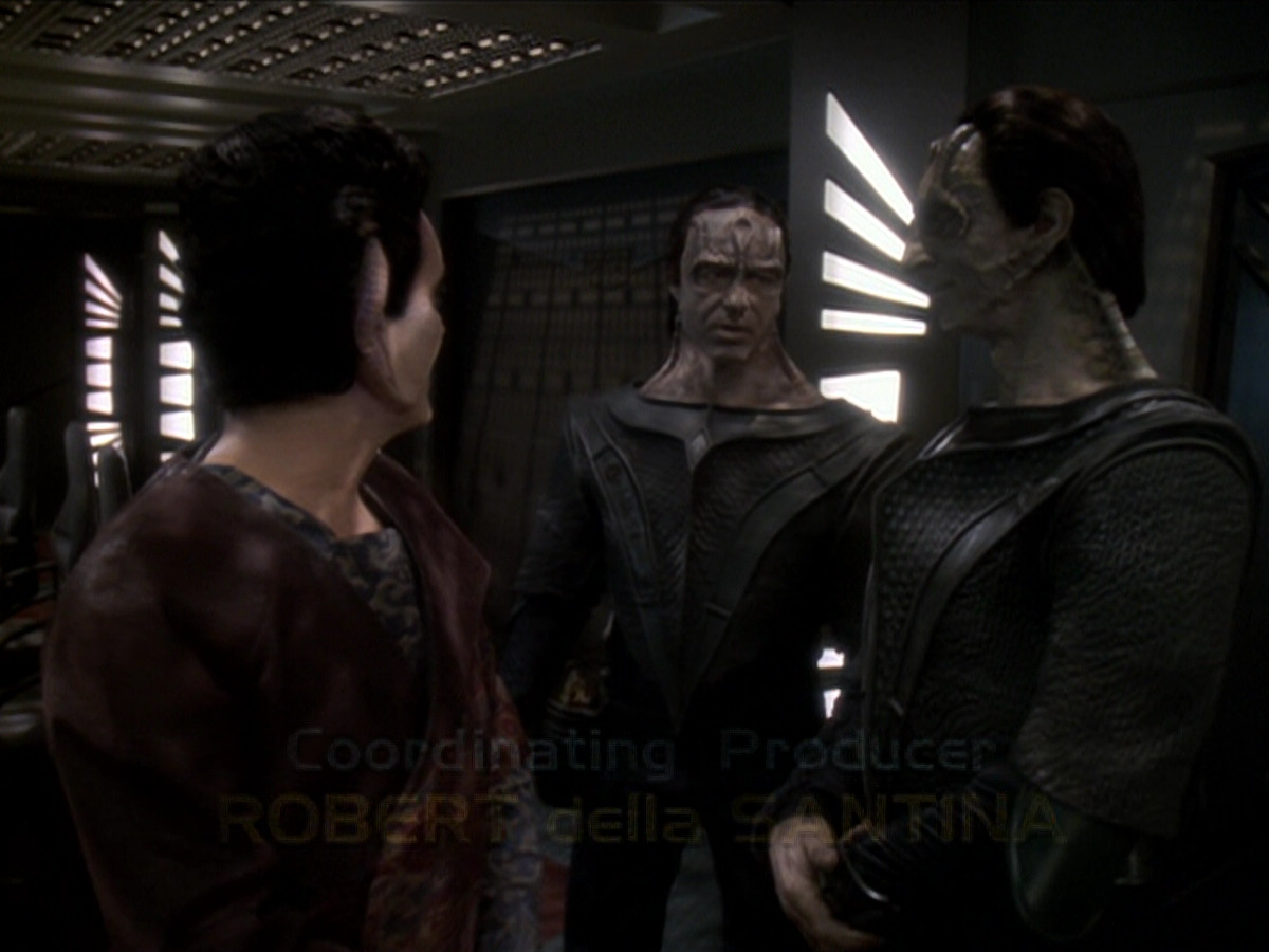 extant_StarTrek_DS9_6x01-ATimeToStand_00873.jpg