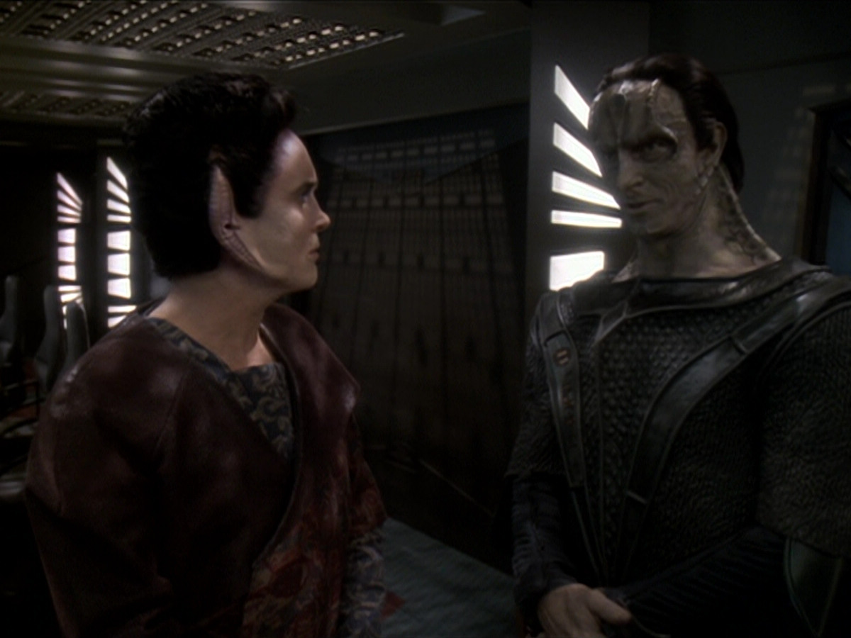 extant_StarTrek_DS9_6x01-ATimeToStand_00890.jpg