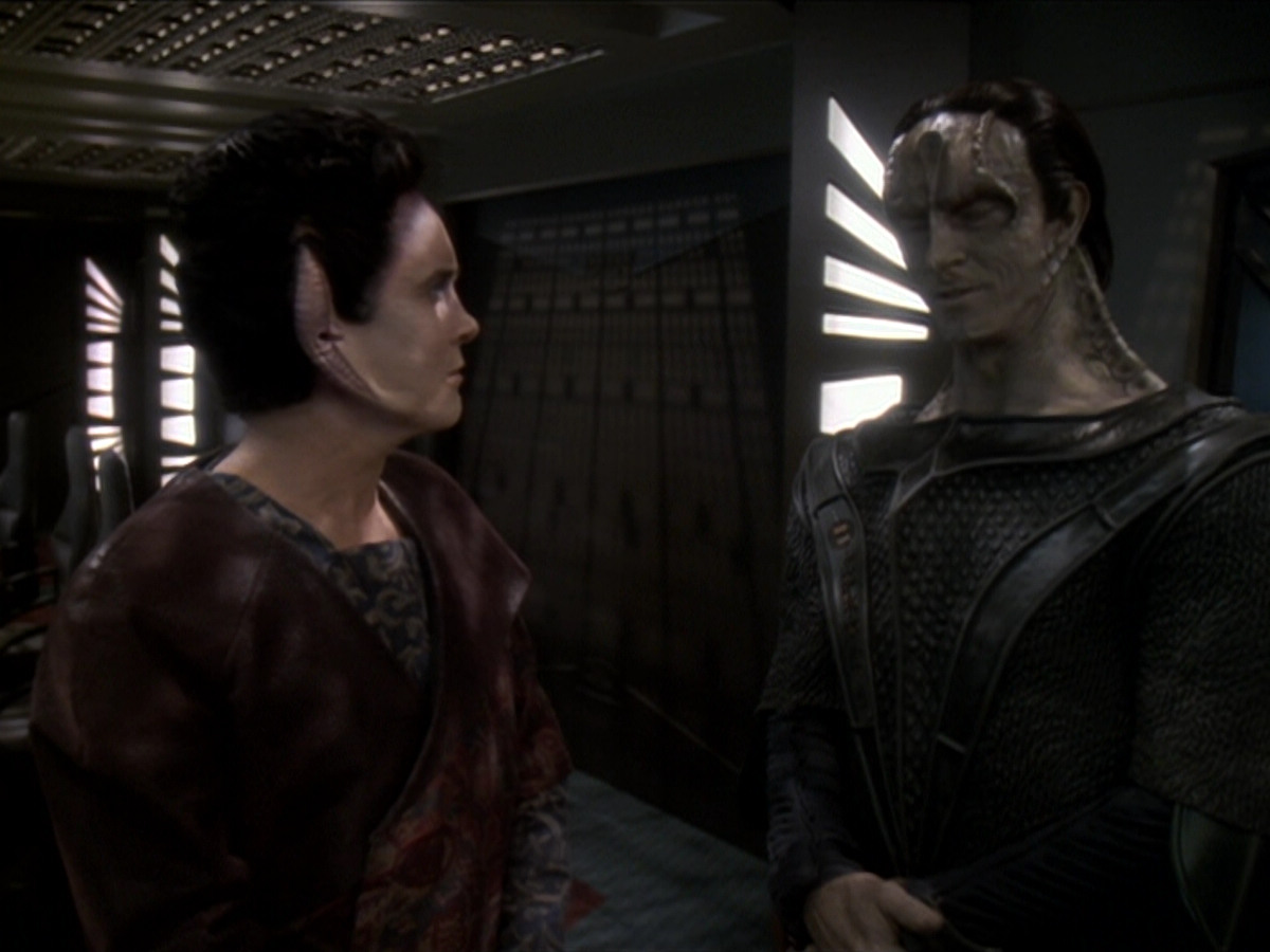 extant_StarTrek_DS9_6x01-ATimeToStand_00891.jpg
