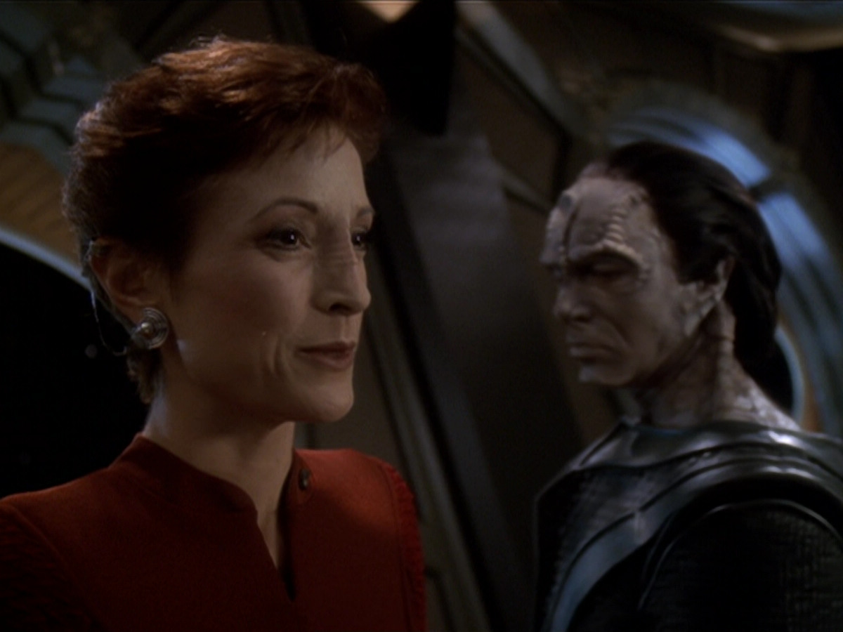 extant_StarTrek_DS9_6x01-ATimeToStand_00892.jpg