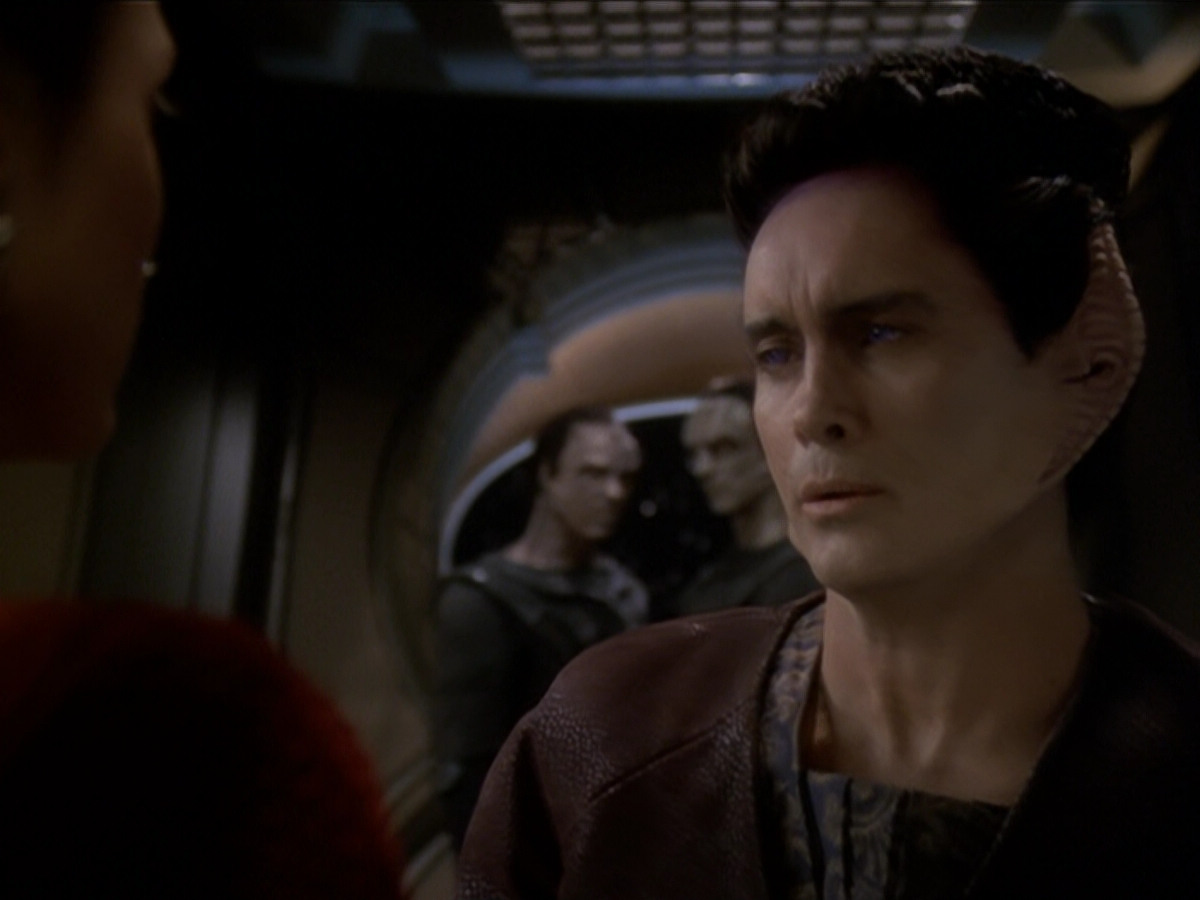 extant_StarTrek_DS9_6x01-ATimeToStand_01026.jpg