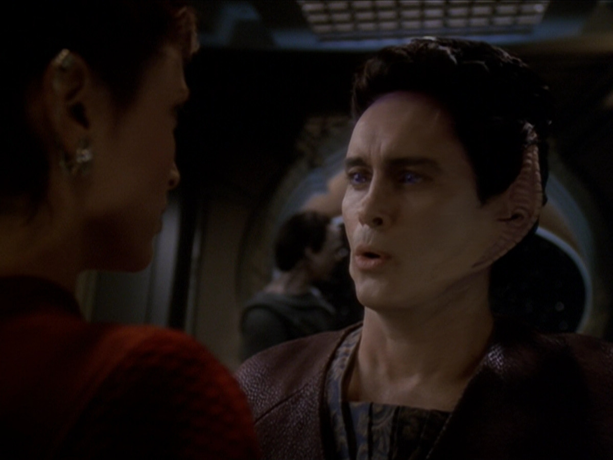 extant_StarTrek_DS9_6x01-ATimeToStand_01041.jpg