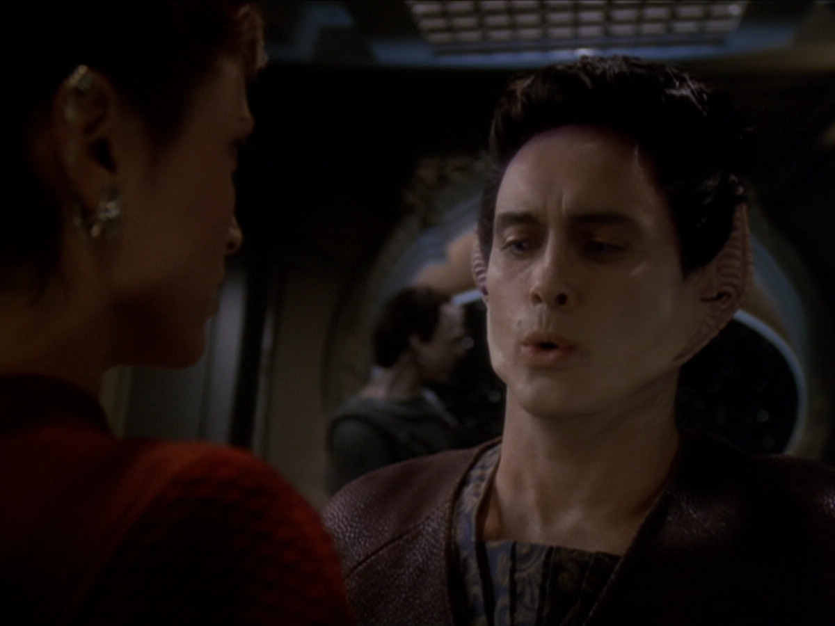 extant_StarTrek_DS9_6x01-ATimeToStand_01042.jpg