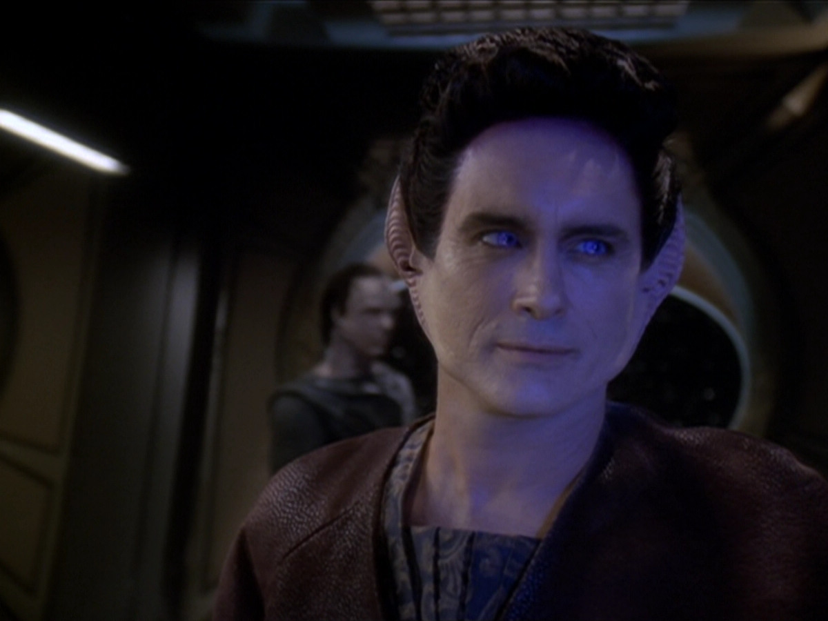 extant_StarTrek_DS9_6x01-ATimeToStand_01056.jpg