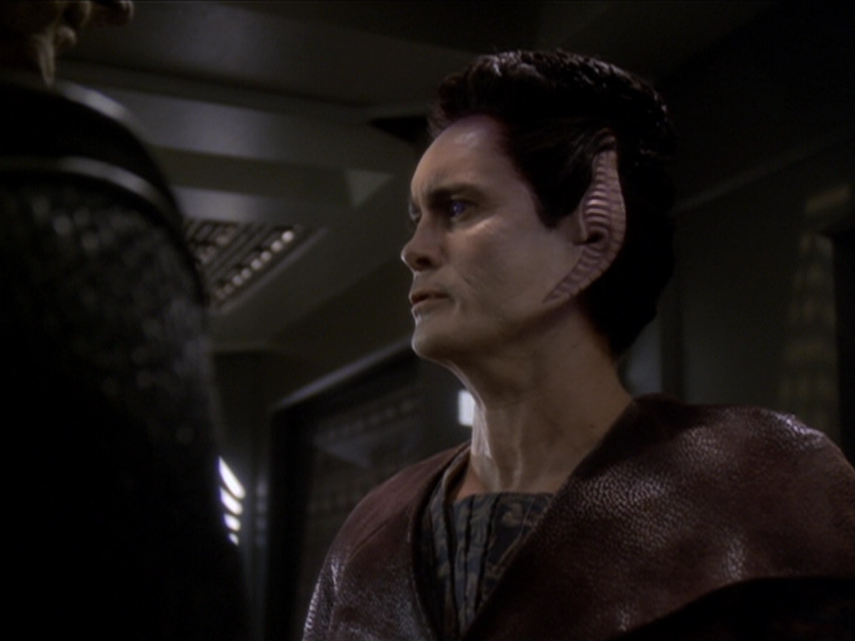 extant_StarTrek_DS9_6x01-ATimeToStand_01081.jpg