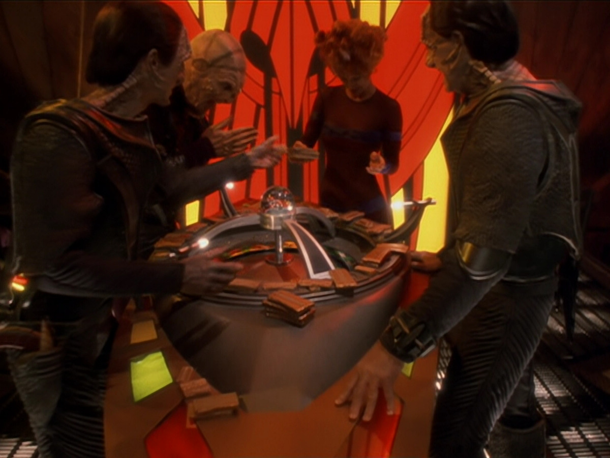 extant_StarTrek_DS9_6x01-ATimeToStand_01214.jpg